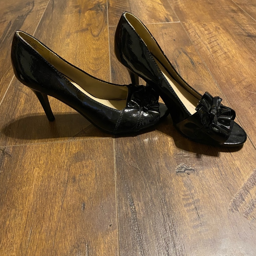 Size 7 W barley worn